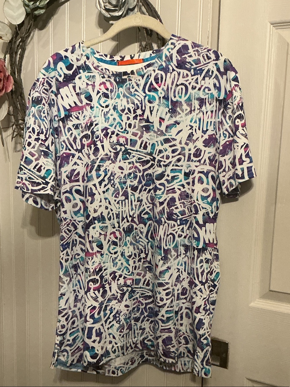 Robert Graham Graffiti-Print Short Sleeve Tee in White, Purple & Teal 100% co.